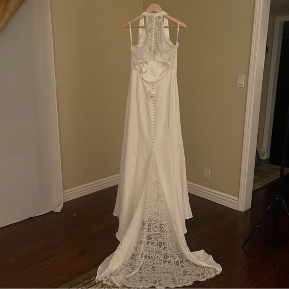 DAVID'S BRIDAL Sheer Back Crepe Wedding Dress with Lace Train - Picture 7 of 14